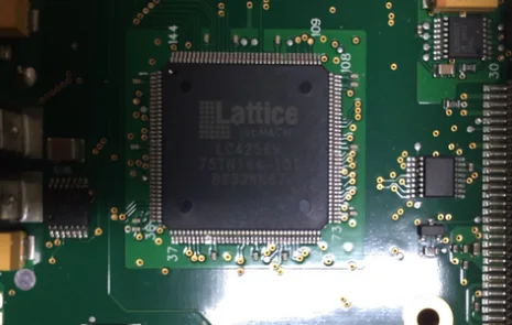 LC4256V-75TN144-10I 