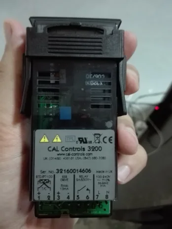 CAL Controls 3200 S/N 32160014606 obsoelete, replaced by CAL32E000 