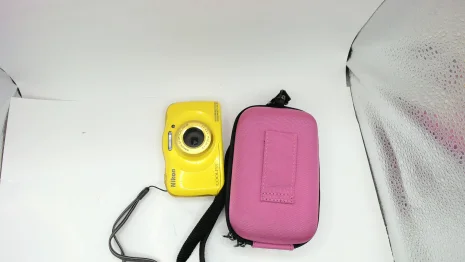 Coolpix S33 mit OVP und Fototasche waterproof Digitalkamera
