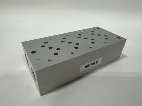 R 504 304