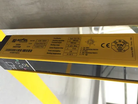 SXE4T0418   