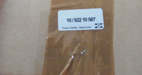 922 10 587