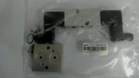 NM-S-532-H-24V/DC  including NAMUR adapter plate and mounting screws