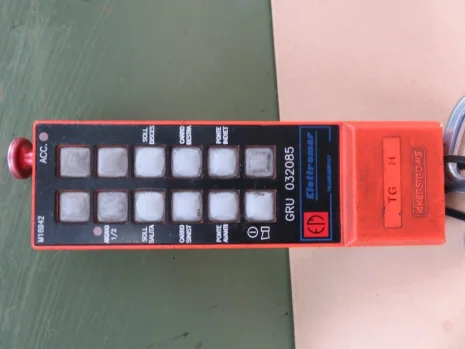 Hand transmitter for model type Remotus BC 8218 and CU 8718 obsoelete, replaced by 999999-004