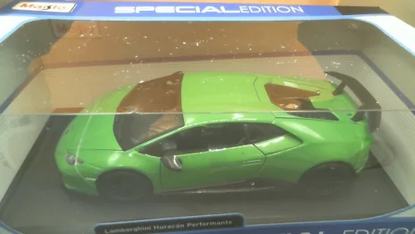 Huracan Performante year 2017 green metallic 1:18 Maisto