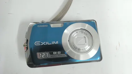 Casio Exilim EX-Z2 Digitalkamera - Neuwertige Kamera OVP