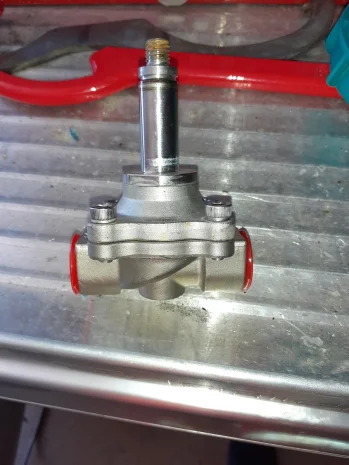 56 020 978