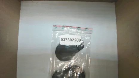 037302200