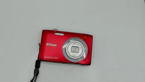 Digitalkamera Nikon Coolpix S2600 rot
